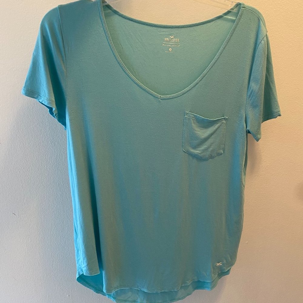 Hollister Blue T-shirt. M